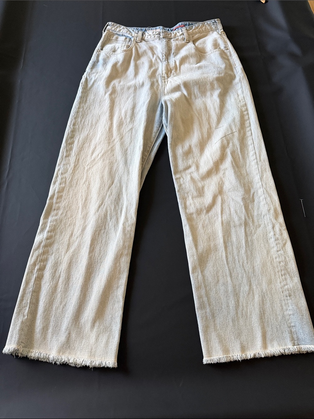 Light Wash Wide Leg Women's Jeans - Frayed Hem